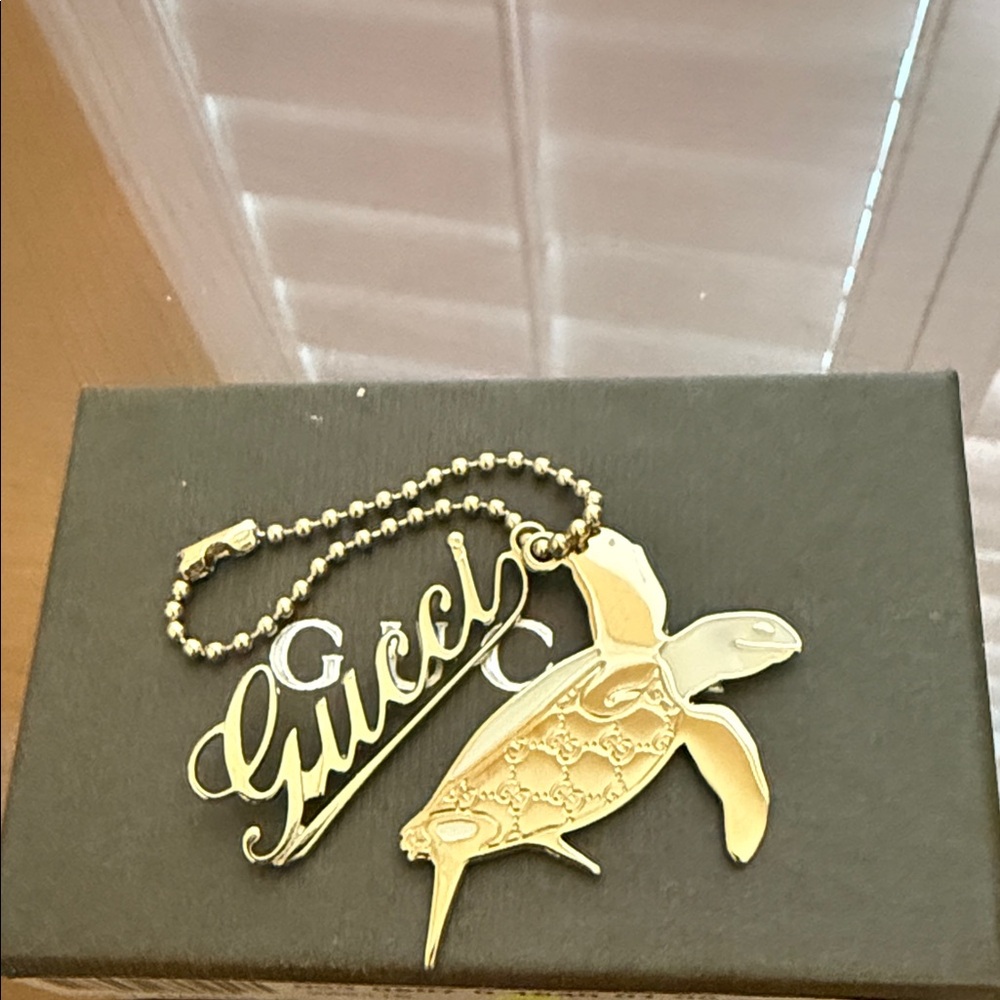 Gucci Gold Turtle Bag Charm Keychain - Picture 3 of 3